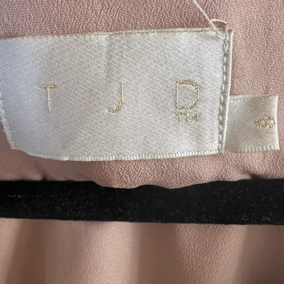 Beautiful jetset diaries sequence dress with bell sleeves. - Picture 5 of 7